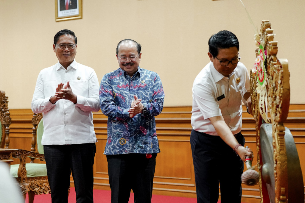 Sekda Adi Arnawa Buka Acara Edukasi Publik Komisi Yudisial di Badung